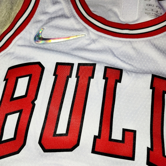 Chicago Bulls Michael Jordan Jersey - Picture 3 of 4
